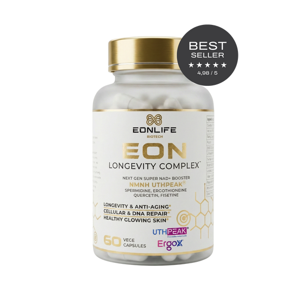 Na grafice widoczny jest suplement diety EON Longevity Complex marki EONLIFE Biotech w eleganckim, białym opakowaniu ze złotymi akcentami. Produkt przedstawiono na czarnym tle, co podkreśla jego premium charakter. Na etykiecie znajdują się informacje o składnikach aktywnych, takich jak NMN UTHPEAK®, spermidyna, ergotioneina, kwercetyna i fisetyna.