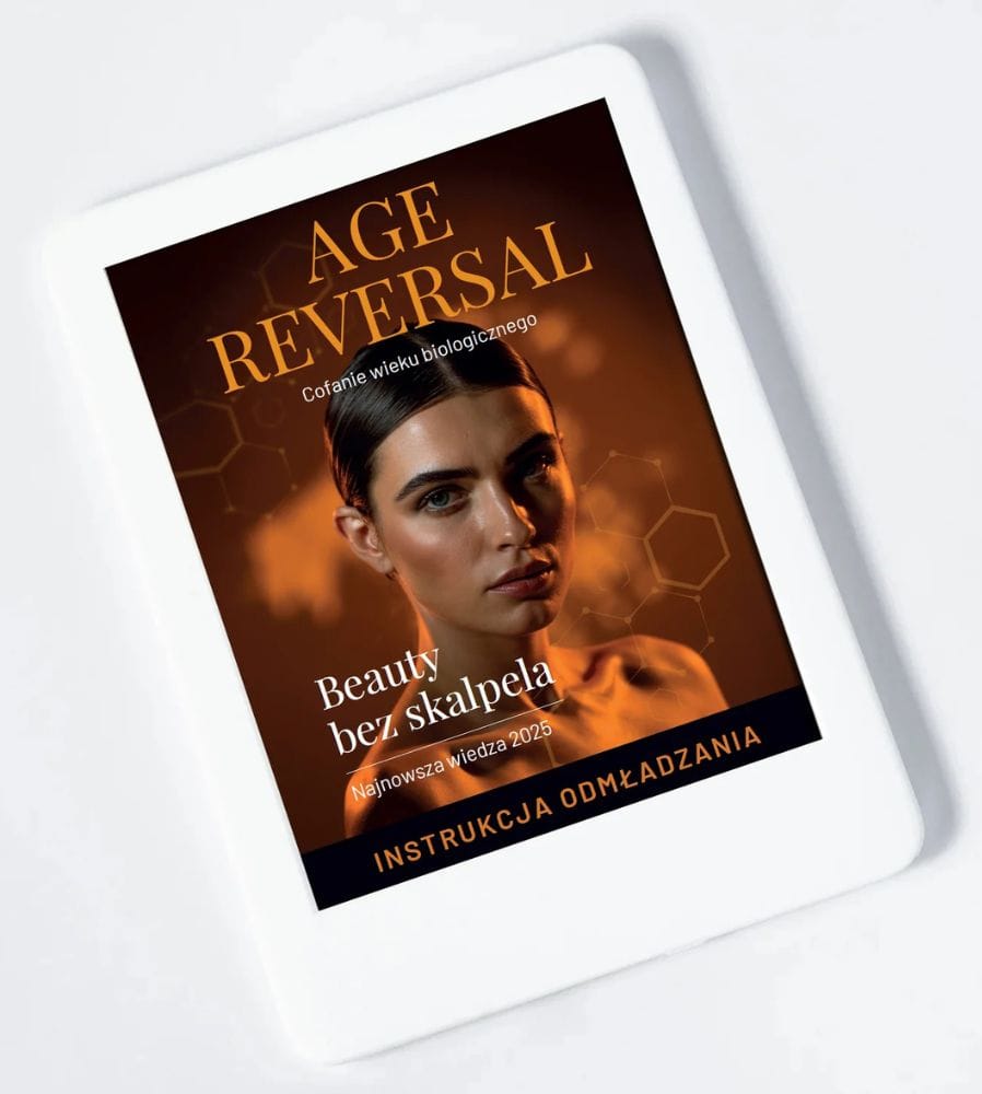 Grafika przedstawia tablet z wyświetloną okładką e-booka „Age Reversal”. Publikacja utrzymana jest w eleganckiej, ciemnej kolorystyce z dominującymi odcieniami brązu i złota, co nadaje jej premium charakter związany z tematyką longevity i anti-aging.Na okładce widoczny jest portret kobiety oraz hasła  Cofanie wieku biologicznego”, „Beauty bez skalpela” i „Instrukcja odmładzania”. Dodatkowo umieszczono informację „Najnowsza wiedza 2025”.