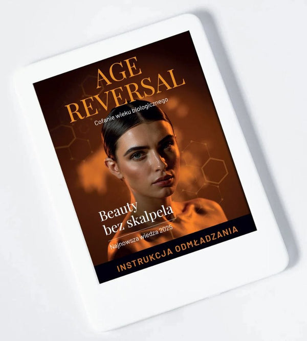 Grafika przedstawia tablet z wyświetloną okładką e-booka „Age Reversal”. Publikacja utrzymana jest w eleganckiej, ciemnej kolorystyce z dominującymi odcieniami brązu i złota, co nadaje jej premium charakter związany z tematyką longevity i anti-aging.Na okładce widoczny jest portret kobiety oraz hasła  Cofanie wieku biologicznego”, „Beauty bez skalpela” i „Instrukcja odmładzania”. Dodatkowo umieszczono informację „Najnowsza wiedza 2025”.