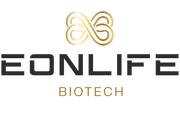 Grafika przedstawia logo marki EONLIFE Biotech na transparentnym tle. W górnej części widoczny jest elegancki symbol przypominający znak nieskończoności połączony z motywem organicznych linii i komórek, wykonany w złotych odcieniach.