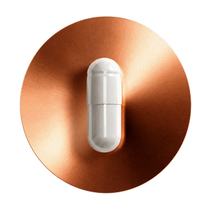 Grafika przedstawia białą kapsułkę suplementu diety EON LipoQ10 marki EONLIFE Biotech umieszczoną centralnie na okrągłym tle w miedziano-złotych odcieniach.